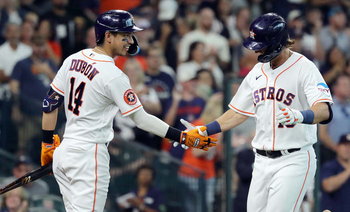 Gonzalez hits 2 HRs, his slam sends Astros over Rangers 8-7