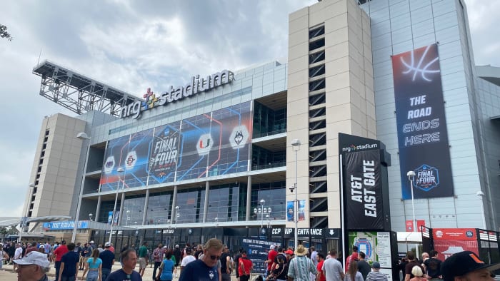 Man allegedly impersonated police officer to get into Final Four music festival Man allegedly impersonated police officer to get into Final Four music festival