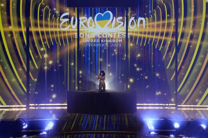 Швеция празднует победу на Евровидении.  Украинский дуэт бросает вызов после российского удара по их родному городу