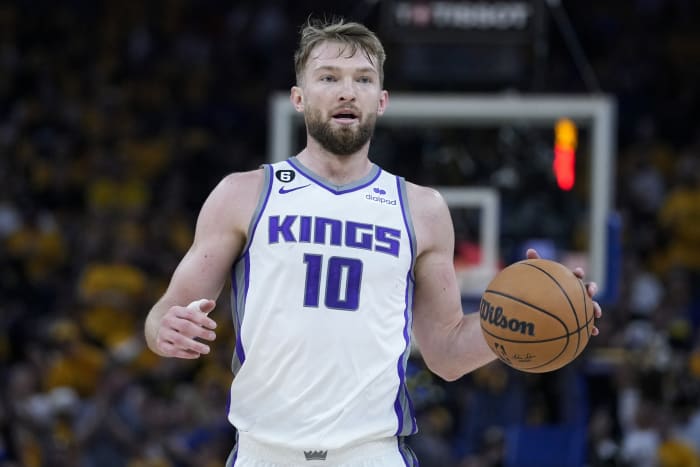 Sabonis' 26 points, 22 rebounds lead Kings over Warriors