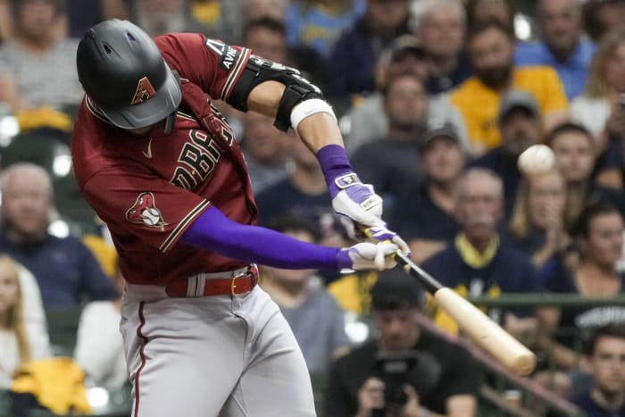 Vogelbach somehow hobbles home, Brewers top Diamondbacks 5-0