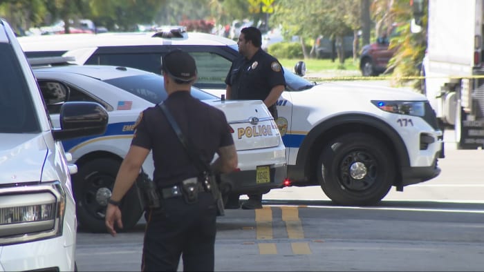 Man shot in groin in front of girlfriend in West Miami