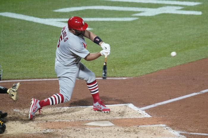 Pujols' 697th HR, moves into 4th, rallies Cards over Pirates