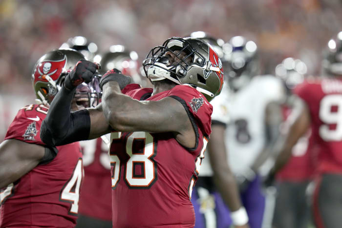 Brady throws for 4 TDs, Bucs pull away from Falcons 44-27