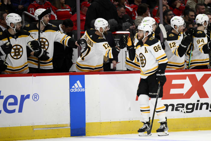 Pastrňák vstřelil gól a přidal 3 asistence, Bruins porazili Capitals 5:2