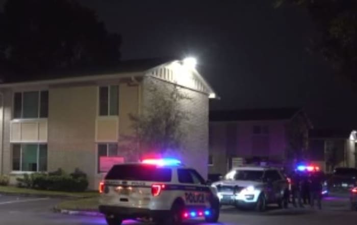 Man hospitalized after shooting at Orlando apartment complex