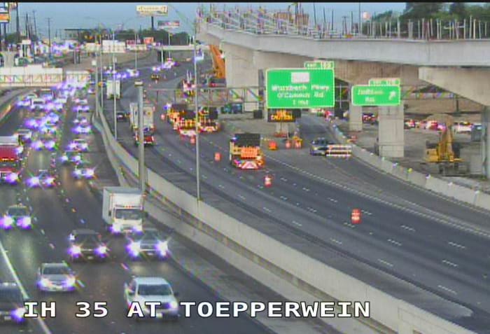 Traffic alert: Several main lanes of I-35 remain closed as construction extended on NE Side near Forum