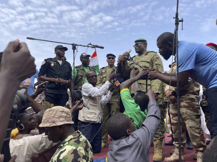 Nigeriens prepare for war against regional countries threatening to invade, 3 weeks into the coup