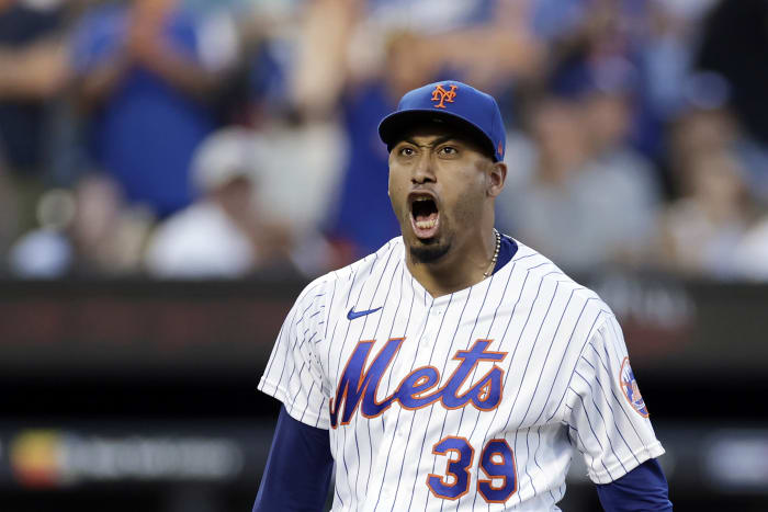 New York Mets closer Edwin Diaz's walk-out to the field is electric