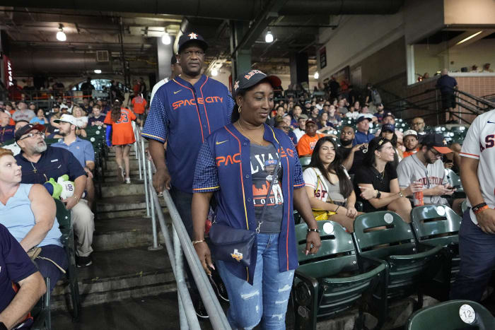 World Series: Yordan Alvarez's Family Is Here From Cuba to Cheer