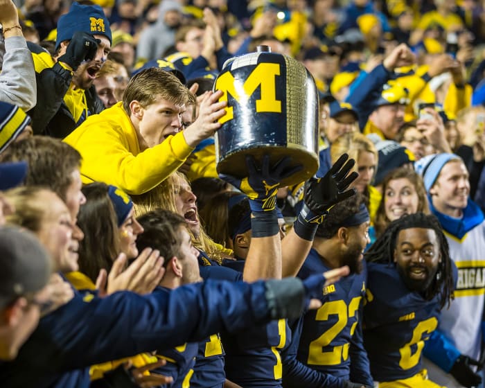 Michigan football’s season opener vs. Minnesota will kick off at night