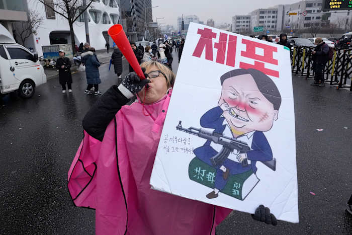 South Korean anti-corruption agency asks police to take over efforts to detain impeached Yoon
