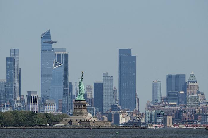 Boat capsizes in New York Harbor, woman and 5-month-old baby die
