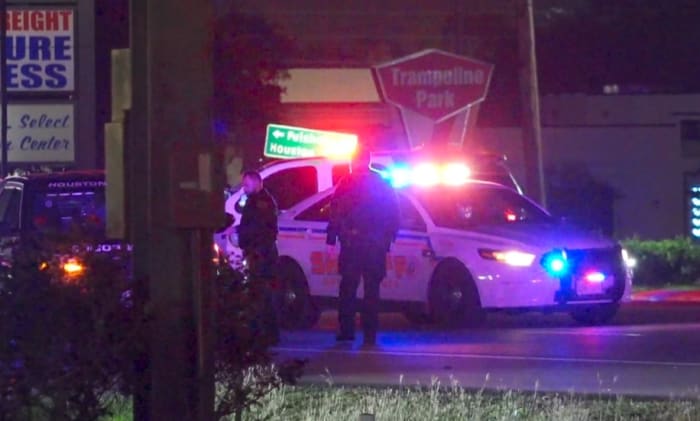 Woman Struck Killed By Oncoming Vehicle On Highway 6 In West Houston Driver Investigated For 7616