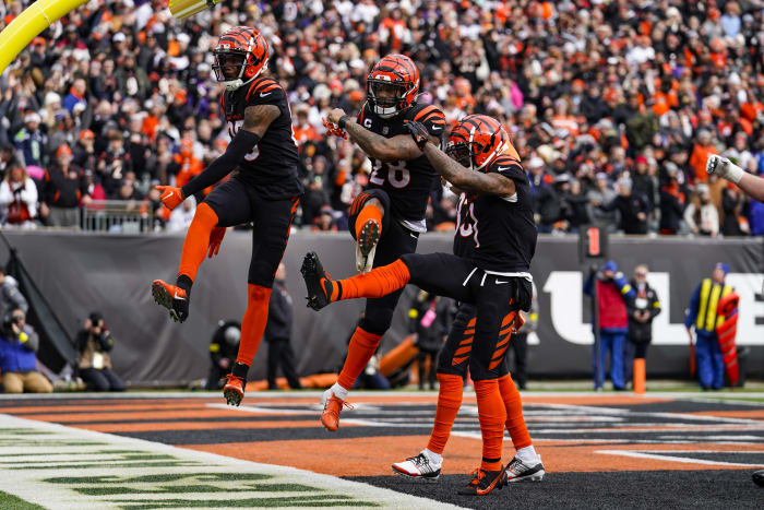 Watch: Baker Mayfield throws touchdown to Harrison Bryant to tie Bengals