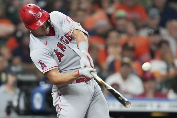 Shohei Ohtani applauds Taylor Ward who has been on a roll for the Los  Angeles Angels