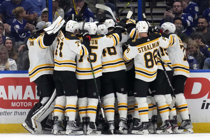 NHL: Bruins claim late winner over Penguins in Winter Classic