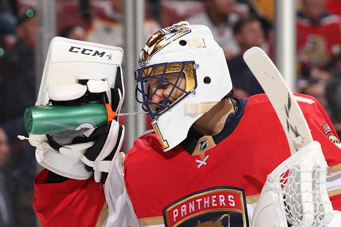 Roberto Luongo receives special cake from Panthers on 37th birthday