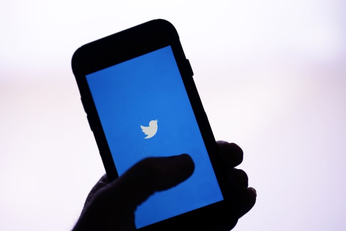 NYC transit agency ends Twitter alerts, says it's unreliable