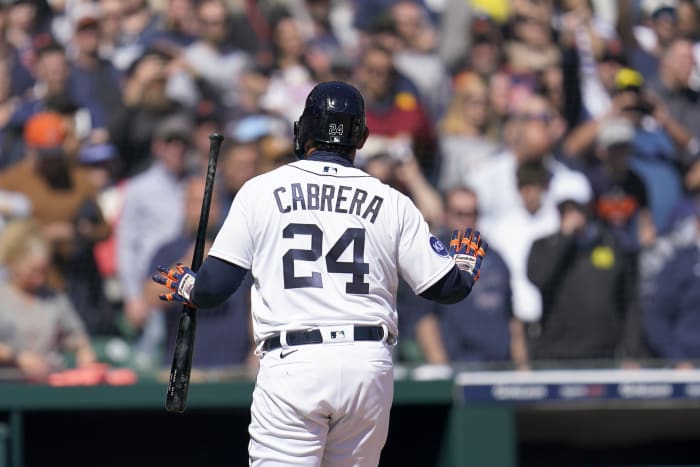 Martinez surprises Cabrera on 'Miggy Celebration Day