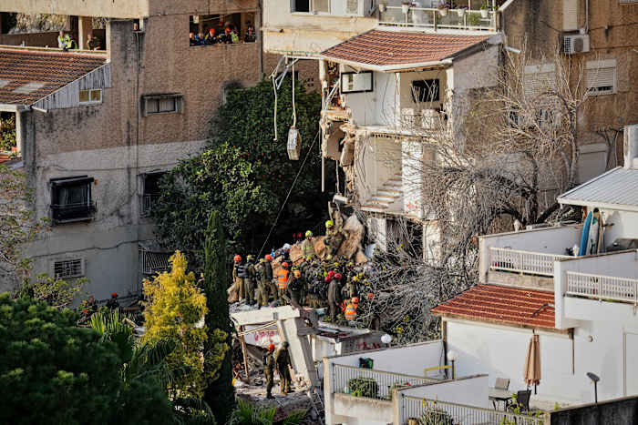 Airstrikes on Iran kill more than 25 as Trump's deadline to open Strait of Hormuz looms