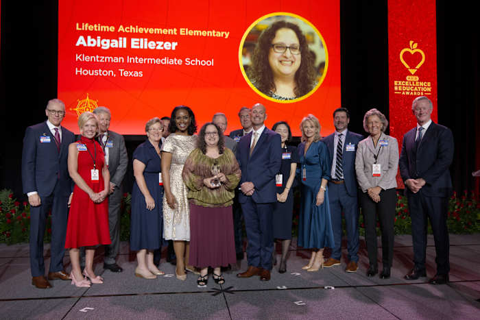 휴스턴 교사, 교사들은 2025 년에 HEB Excellence Award를 수상했습니다. 휴스턴 교사, 교사들은 2025 년에 HEB Excellence Award를 수상했습니다.