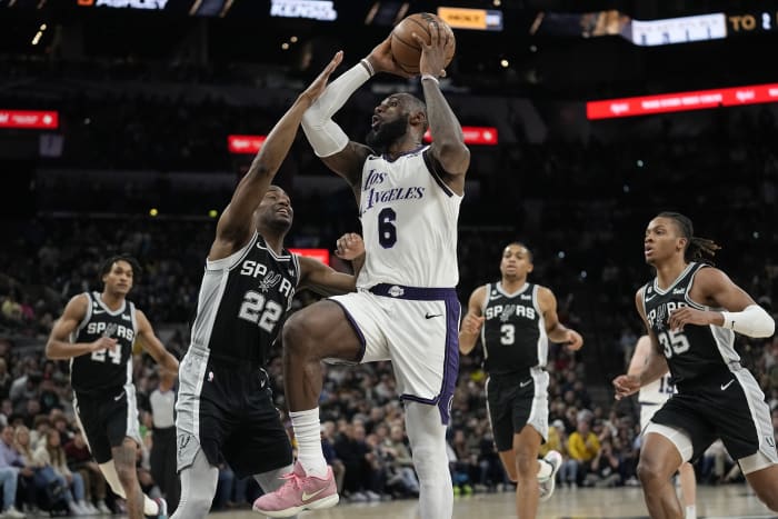 Murray's 31 points power Spurs past Pelicans, 124-114