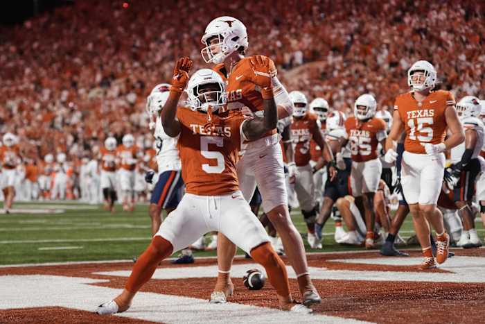 Manning throws 2 early TD passes to Coleman to help No. 1 Texas beat UTSA 30-6