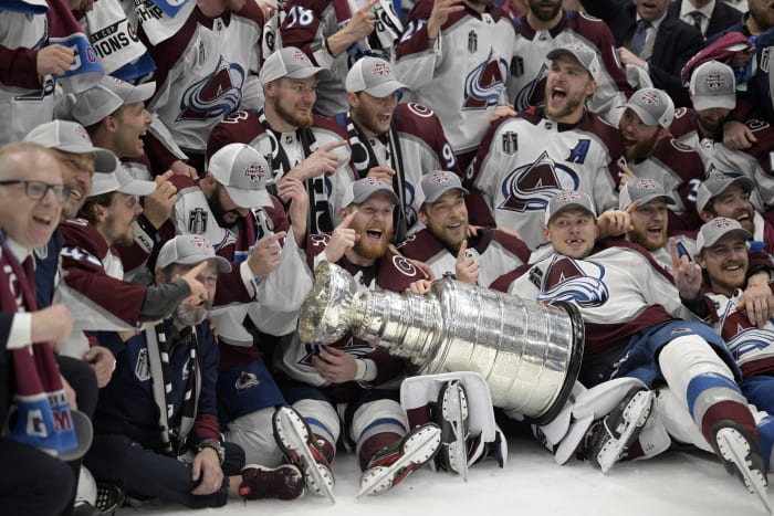 Colorado Avalanche dent Stanley Cup in on-ice celebration