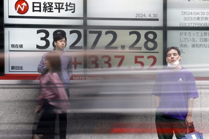 Asian stocks mostly up to start week full of profits, Fed meeting