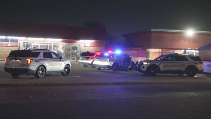 পূর্ব হ্যারিস কাউন্টিতে একজনকে পিটিয়ে হত্যা করার অভিযোগে অভিযুক্ত করা হয়েছে