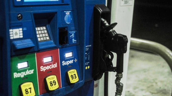 Average US gas price rises a penny, to $3.40 per gallon