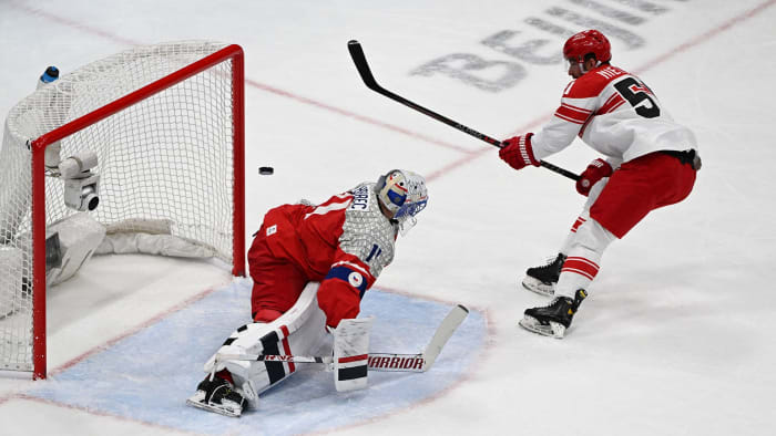 Dánsko poráží Česko, vyhrává svůj první olympijský hokejový zápas mužů