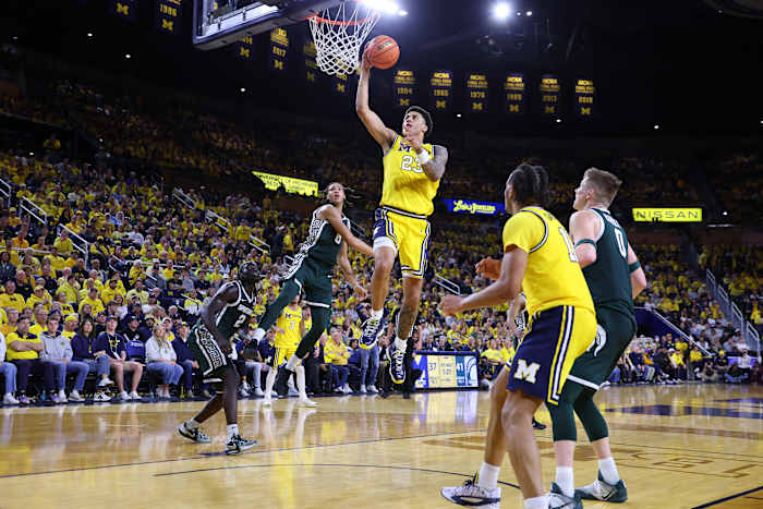 No. 3-ranked Michigan basketball makes history in rivalry victory over No. 8 Spartans on Senior Night