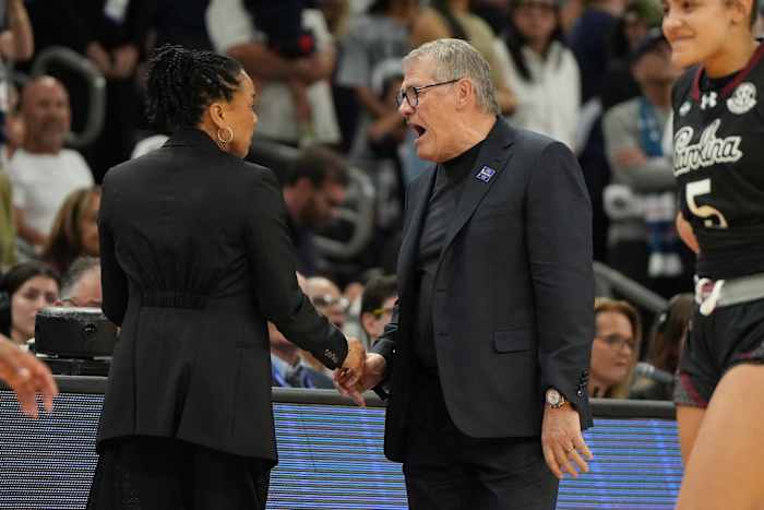 South Carolina smothers UConn 62-48 to advance to NCAA title game, snaps Huskies’ 54-game win streak