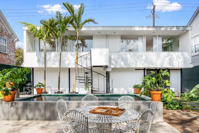 Midcentury masterpiece in Montrose on the market for $1.5M; See inside the sleek space - Vimarsana News