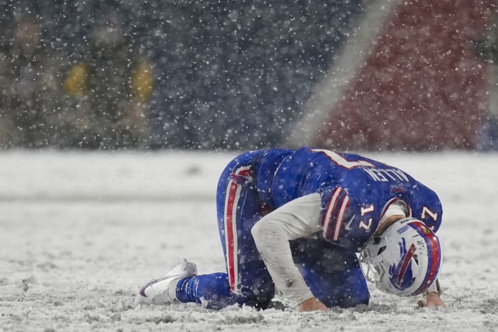 13 cool images from the Packers' snowy smackdown of the Titans