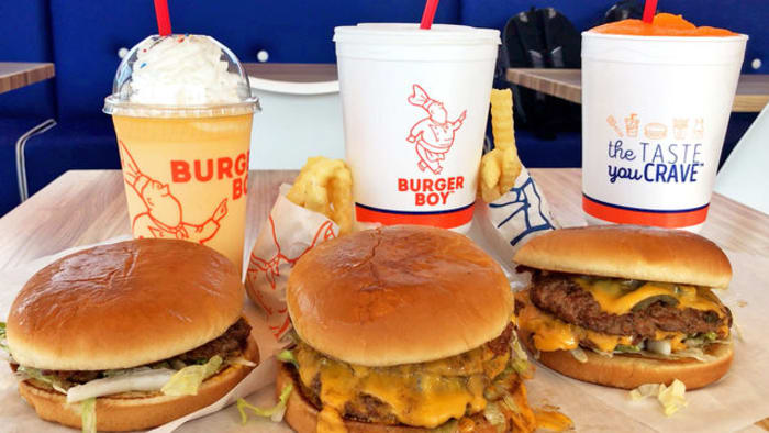 A Texas chain is demanding San Antonio's Papa's Burgers change its