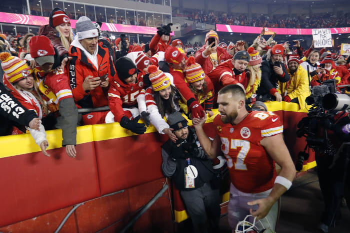 Chiefs overcome mistakes to beat Jaguars 17-9, Kansas City's 3rd