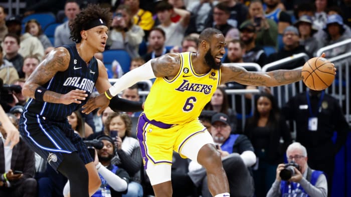 James helps Lakers stop 4-game slide with win over Magic
