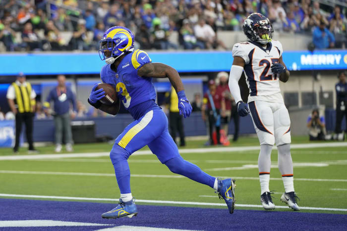 Stafford Propels Rams Past Cardinals 34-11 In Playoff Rout