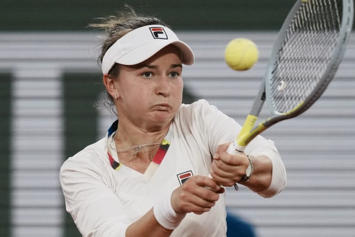 Šampionka French Open z roku 2021 Krycicová říká, že má COVID-19