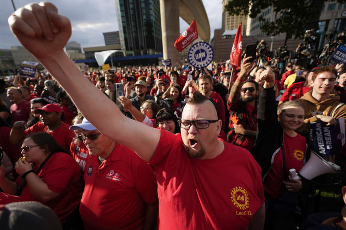 Auto workers union calls talks with Ford productive as strike continues  WDIV ClickOnDetroit