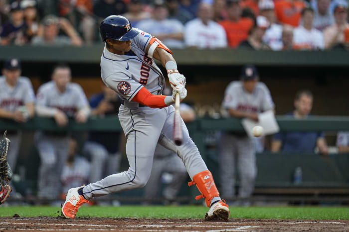 Orioles hit 5 homers, outslug Red Sox in wild 15-10 win