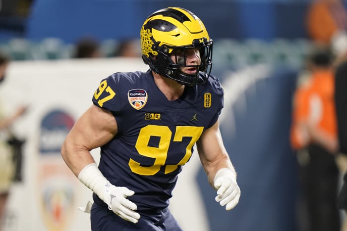 Aidan Hutchinson selected by Detroit Lions with 2nd overall pick