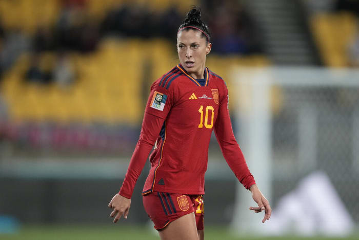 スペインのサッカー選手ジェニー・エルモソ（Jenni Hermoso）がルイス・ルビアレスにワールドカップのキスシーンを性暴行したと訴えた。
