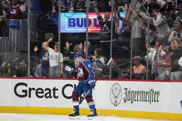 Nathan MacKinnon hat trick clinches division title for Avalanche