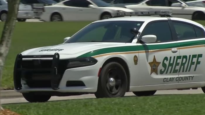 18-year-old arrested, accused of robbing people he met in dating app 'Grindr' in Clay County - Vimarsana News