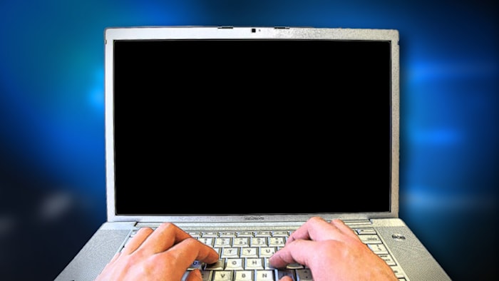 🖥️ AI deepfakes are coming: Here’s how to spot them