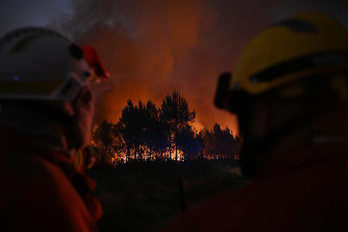 Imagem original da matéria: A heat wave threatens to reignite France’s mega-fire near Bordeaux